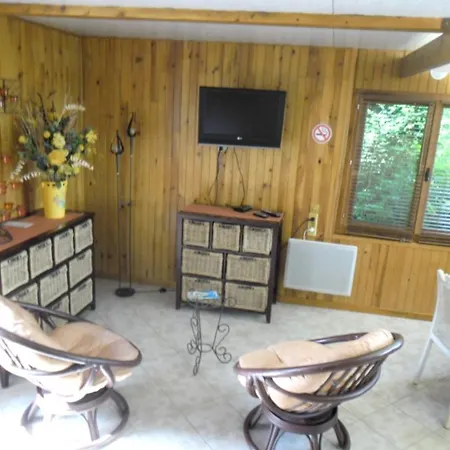 Chalet Route De Lisieux 샬레 *